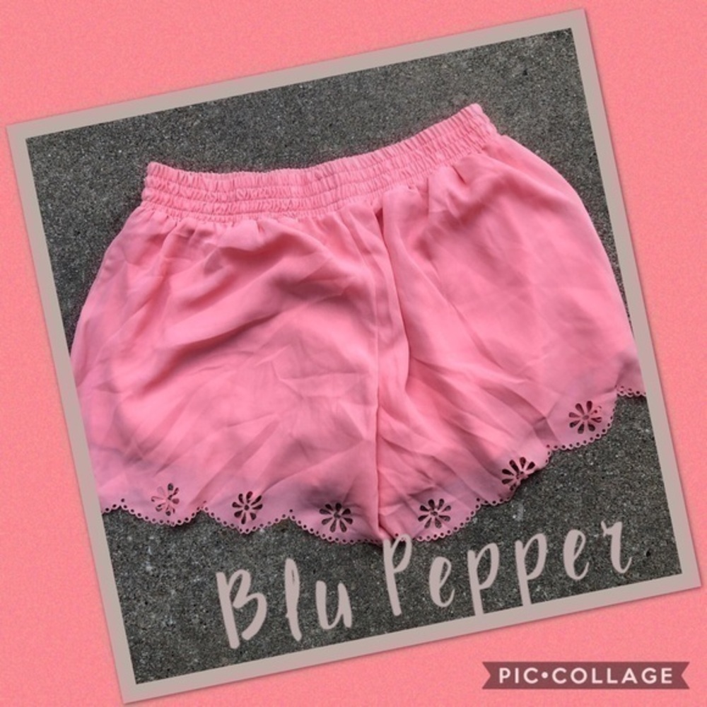 HOST PICK!! 🥳❤️🥳 Floral Cut Out Shorts S3